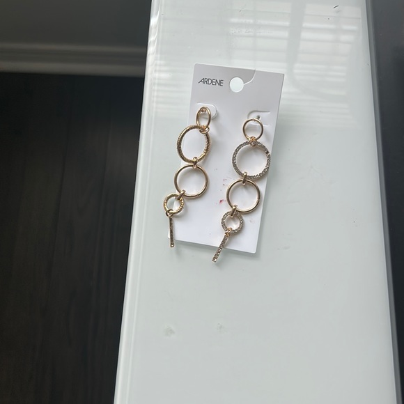 Ardene women’s earrings - Picture 1 of 2